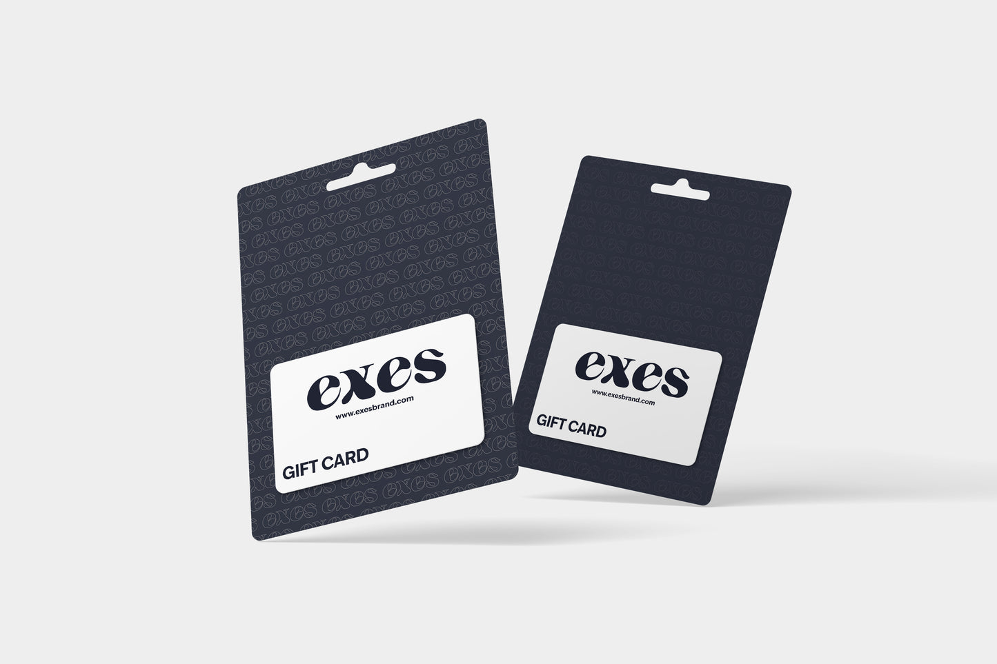 Salen dos tarjetas regalos donde sale el logo de exes y la web de la tienda en cada una de ellas.